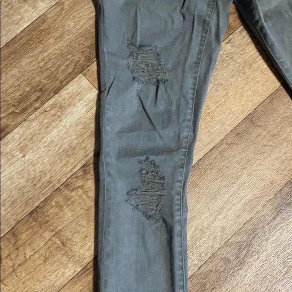 Distressed Jeans - Picture 4 of 6